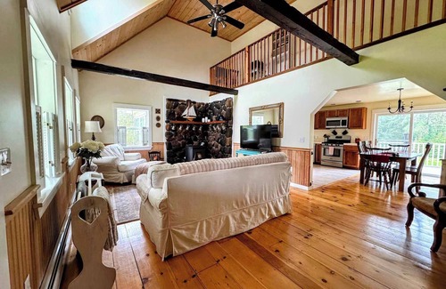 Hancock House | Pine and Sea Beach Retreat, fire pit, jetted tub, 1 dog