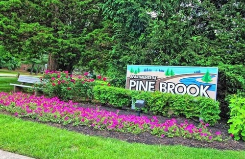 Newark Apartment | Pine Brook Apartments: Luxurious living in a stunning wooded setting