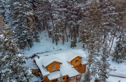 Summit Park Cabin | Pine by AvantStay | Magnificent Private Log Cabin w/ Veranda Mtn Views & Hot Tub