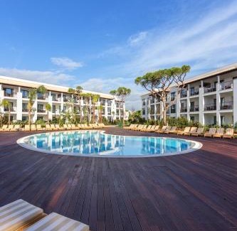 Olhos D'Agua Hotel | Pine Cliffs Gardens