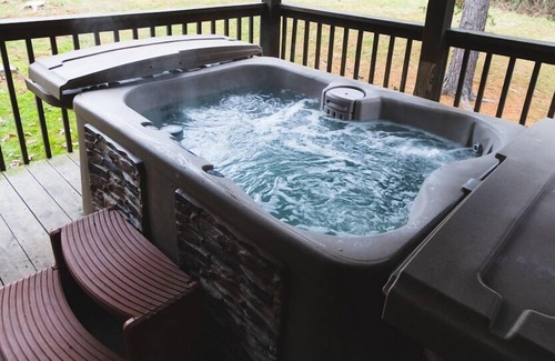 Logan Cabin | Pine Cone - Hosted by The Chalets