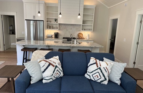 Maple City Cottage | Pine Cottage Big Glen Lake Private Access