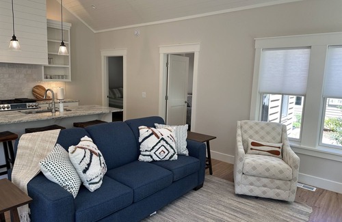 Maple City Cottage | Pine Cottage Big Glen Lake Private Access