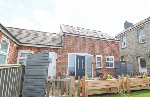 Dinas Dinlle House | PINE COTTAGE, pet friendly, country holiday cottage in Dinas Dinlle