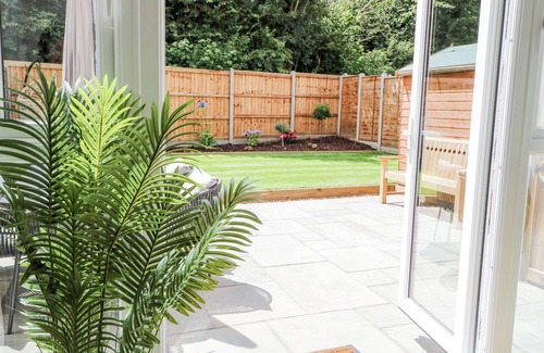 Beccles Cottage | PINE COTTAGE, pet friendly, country holiday cottage in Wrentham