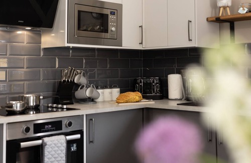 St. Florence Cottage | Pine Cottage with garden and hot tub