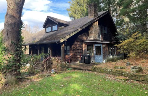 Normalville Ski Chalet | Pine Grove Retreat- True Mtn. Chalet near 7 Springs, Falling Water, & Ohiopyle