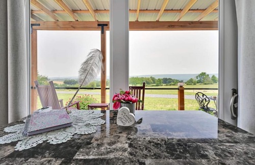 Pine Grove Apartment | Pine Grove Scenic View: Unforgettable Love Getaway