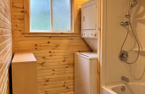 Chelton Cottage | Pine haven cottage two minute drive to provincial park with fabulous beach