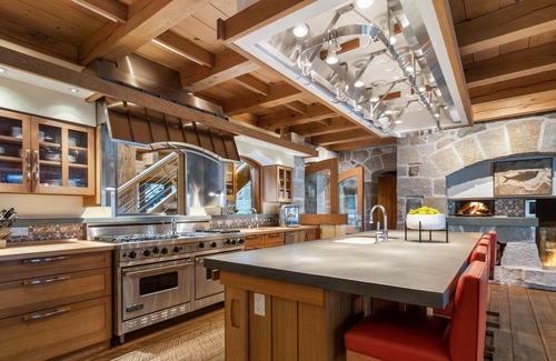 Williamsburg House | Pine Hollow in Elk Rapids - World Class Property!