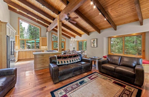 Lake Forest House | Pine Hollow Lodge in Dollar Point