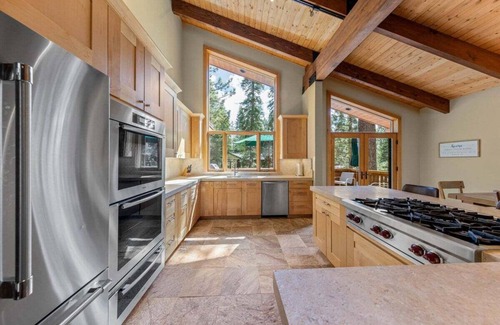 Lake Forest House | Pine Hollow Lodge in Dollar Point