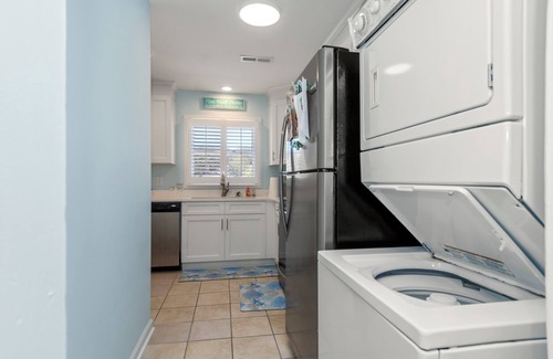 Pine Knoll Shores Condo | Pine Knoll Townes 126 – Oceanside 2BR w/Pool, Porch & Beach Access