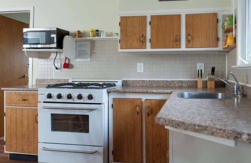 Gravenhurst House | Pine Lake 3-Bedroom Cottage #12 - The Gallery