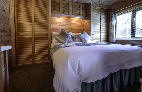 Keswick Cabin | Pine Lodge With Panoramic Fell Views, Keswick, with Private Parking
