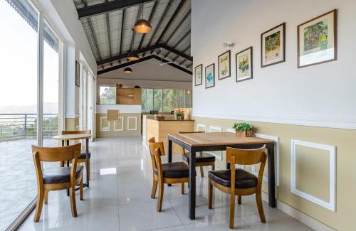 Kumarhatti House | Pine Maderas by Embrace