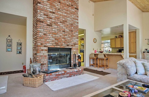 Pine Mountain Club Cottage | Pine Mountain Club Cottage w/Wraparound Deck!