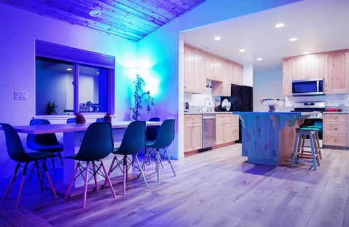 Pine Mountain Club Villa | Pine Mountain Club Villa w/Sauna, Deck + Views!