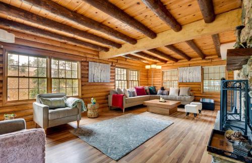 Pine Mountain Club House | Pine Mountain Club Cabin with Community Pool!