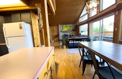 Alberta Beach Cabin | Pine Peaks Cabin - Rustic Family Getaway Steps to Lake Hot Tub + Bunk Rooms