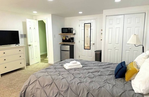 Chapel Hill House | Pine Perch Suite - 10 Mins to Chapel Hill, UNC