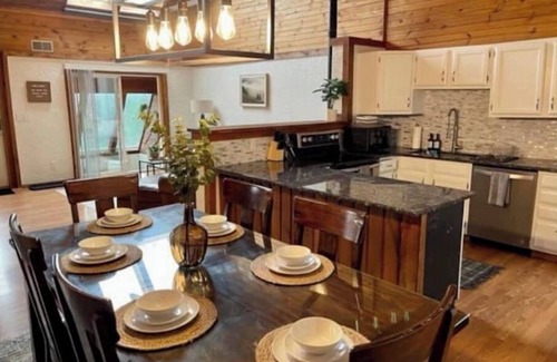 Woodland Park House | Pine & Pond ☆ Newly Renovated Woodland Park Cabin!