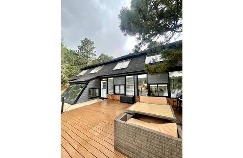 Woodland Park House | Pine & Pond ☆ Newly Renovated Woodland Park Cabin!