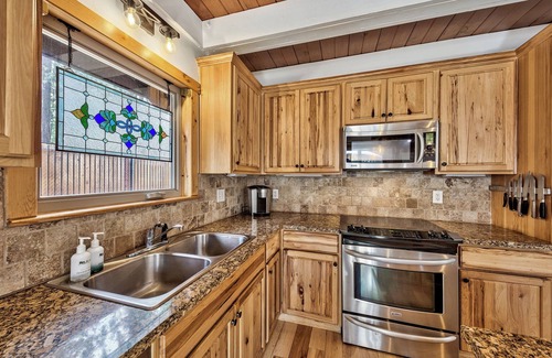 Tahoe Paradise Cabin | Pine Ridge Cabin: Stylish A-Frame - BBQ, Hot Tub, Games