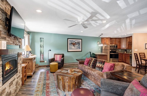 Historic District Condo | Pine Ridge Ski-In | Walk to Pool, Hot Tub & Main St
