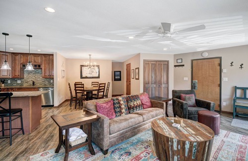 Historic District Condo | Pine Ridge Ski-In | Walk to Pool, Hot Tub & Main St