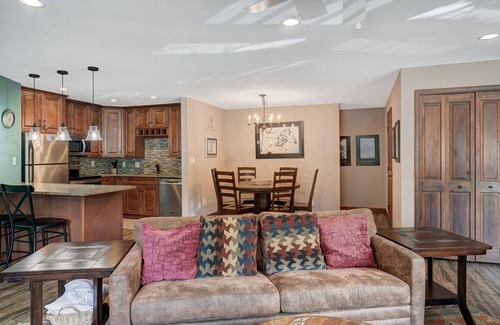 Historic District Condo | Pine Ridge Ski-In | Walk to Pool, Hot Tub & Main St