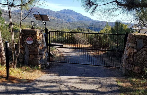 Julian House | Pine Ridge View – Mountain Hideaway Close to Town, Private, Gated, VIEWS, PetsOK