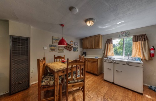 Ruidoso Cabin | Pine Squirrel: Cute 1 bedroom in the Upper Canyon!