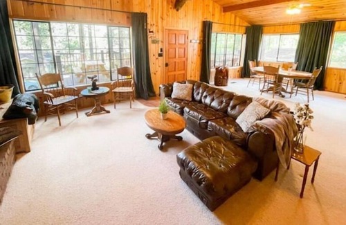 Wrightwood Cabin | Pine tree cabin with an amazing front deck