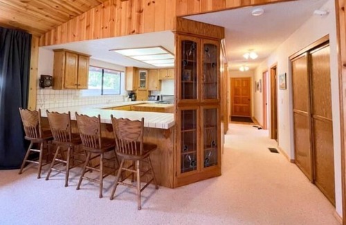 Wrightwood Cabin | Pine tree cabin with an amazing front deck