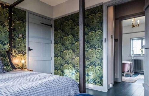 Woodbridge House | Pine Tree Cottage with swimming pool, Easton