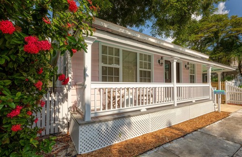 The Meadows House | PINEAPPLE BREEZE ~ JUST RENOVATED Home in The Meadows with Pool!