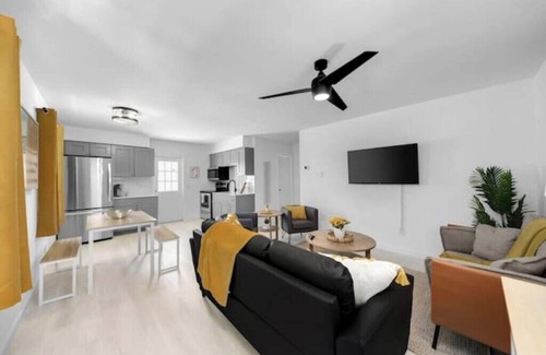 Naples Park Apartment | Pineapple Cottage- 5 Min to Beach!n