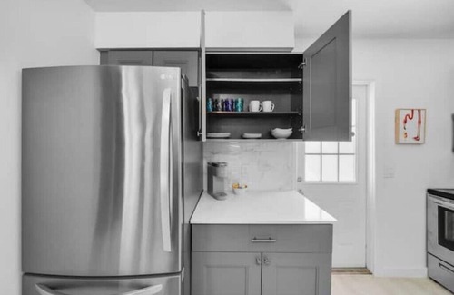 Naples Park Apartment | Pineapple Cottage- 5 Min to Beach!n