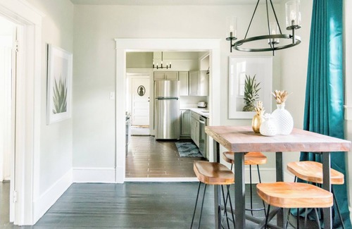 Florence House | Pineapple House: Historic. Southern Charm. Walk Downtown.