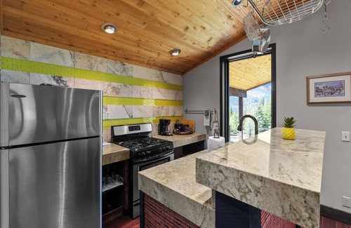 Trout Creek House | Pineapple Lodge Sleeps 25 With Guest House Sweeping Views Private Retreat.