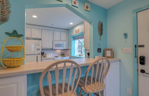 North End Condo | Pineapple Pad:ACROSS from beach + boardwalk + parking w/Full Linen Service!