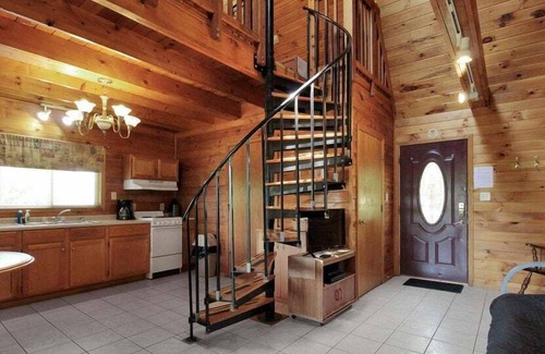 Logan Cabin | Pinecone Cabin in Hocking Hills, Logan, OH