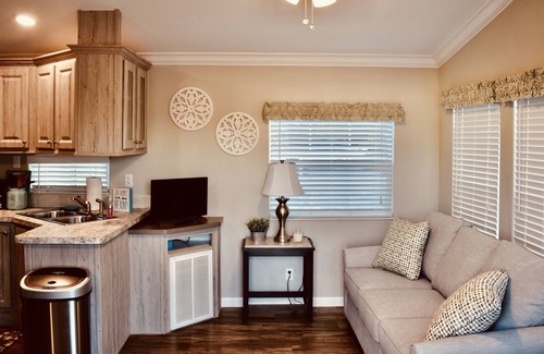 Southgate Cottage | Pinecraft Cottage - In the heart of Sarasota