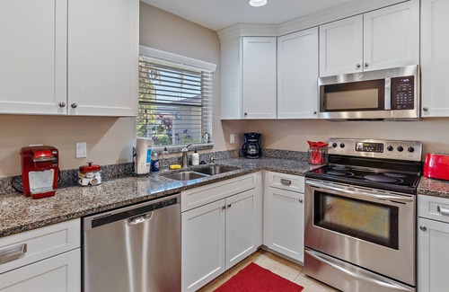 Sarasota Springs House | Pinecrafts Edge | 15 Mins to Beach | 2 Living Rooms!