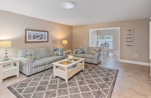 Sarasota Springs House | Pinecrafts Edge | 15 Mins to Beach | 2 Living Rooms!
