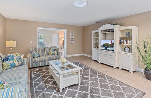Sarasota Springs House | Pinecrafts Edge | 15 Mins to Beach | 2 Living Rooms!