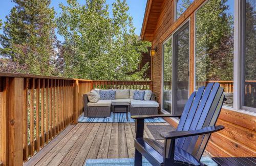 Truckee House | Pinecrest at Winter Creek- Cozy Cabin w Hot Tub, Walk To Downtown Truckee
