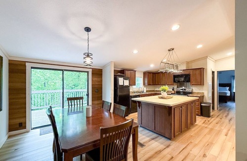 Cobden House | Pinecrest Haven - Cabin 5