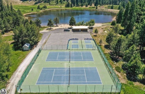 Pinecrest Condo | Pinecrestarearentals #12 Leland Snowplay Book 2 nights get 3rd free 1/24-2/9